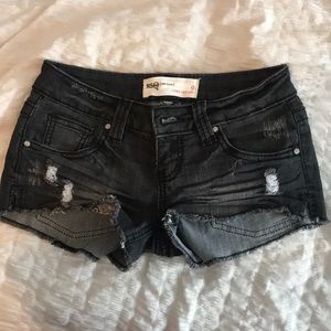 charcoal - black shorts